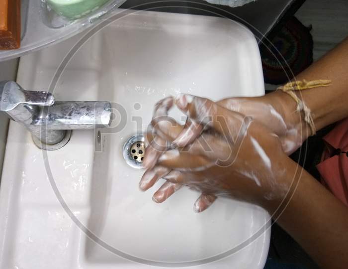 Wash hands stay safe from coronavirus