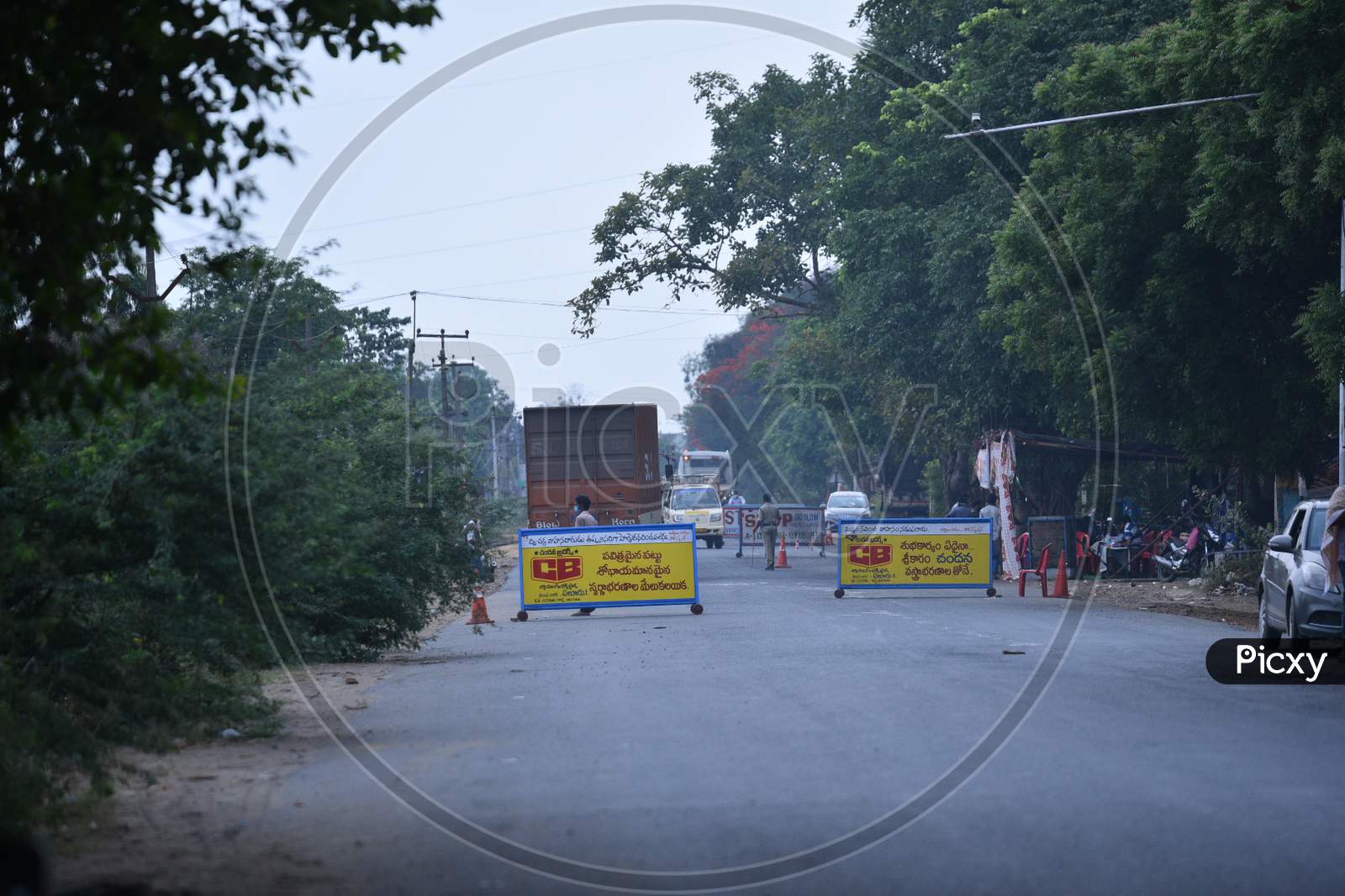 Telangana Police Checking Vehicles At Andhra Pradesh-Telangana Border During Nationwide Lockdown Amidst Coronavirus Or COVID-19 Pandemic In Aswaraopeta, Telangana