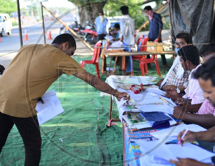 Migrant workers get their permission from Local Authorities of Aswaraopeta To Cross Telangana - Andhra Pradesh Border During Nationwide Lockdown Amidst Coronavirus Or COVID-19 Pandemic In Aswaraopeta, Telangana