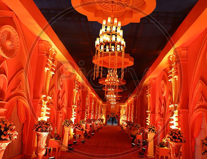 Luxurious Wedding Decoration Entrance Gallery Decorated With Elegant Lamps, Crystal Candle Vintage Chandeliers - Image