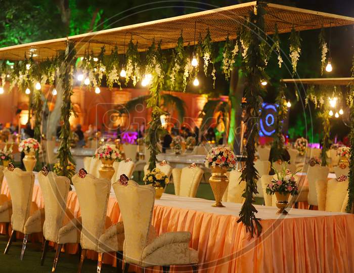 Wedding Ceremony Dinner Table Flower And Lighting Decoration - Image
