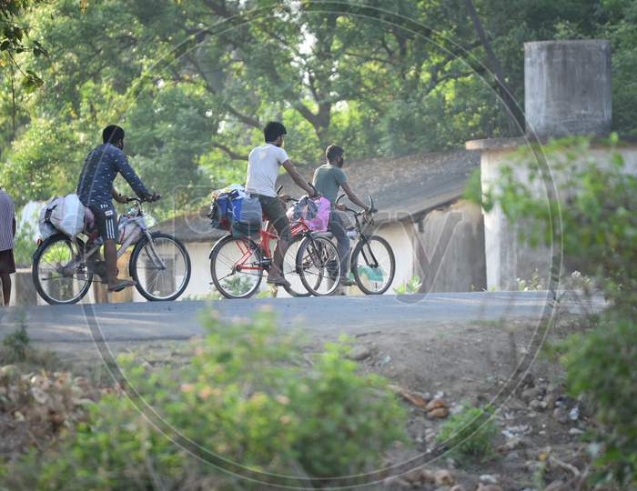 Migrant Workers Travelling By Bicycles To Cross Telangana-Andhra Pradesh Border in West Godavari During Nationwide Lockdown Amidst Coronavirus Or COVID-19 Pandemic In Aswaraopeta, Telangana