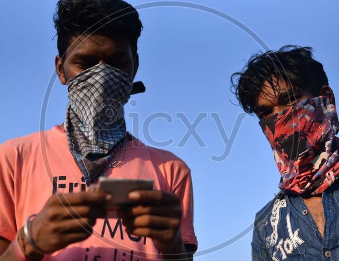 Migrant workers from West Bengal and Bihar waits for permission to cross Telangana State at a Checkpost in Aswaropeta during an extended lockdown amid coronavirus fears, May 16,2020.