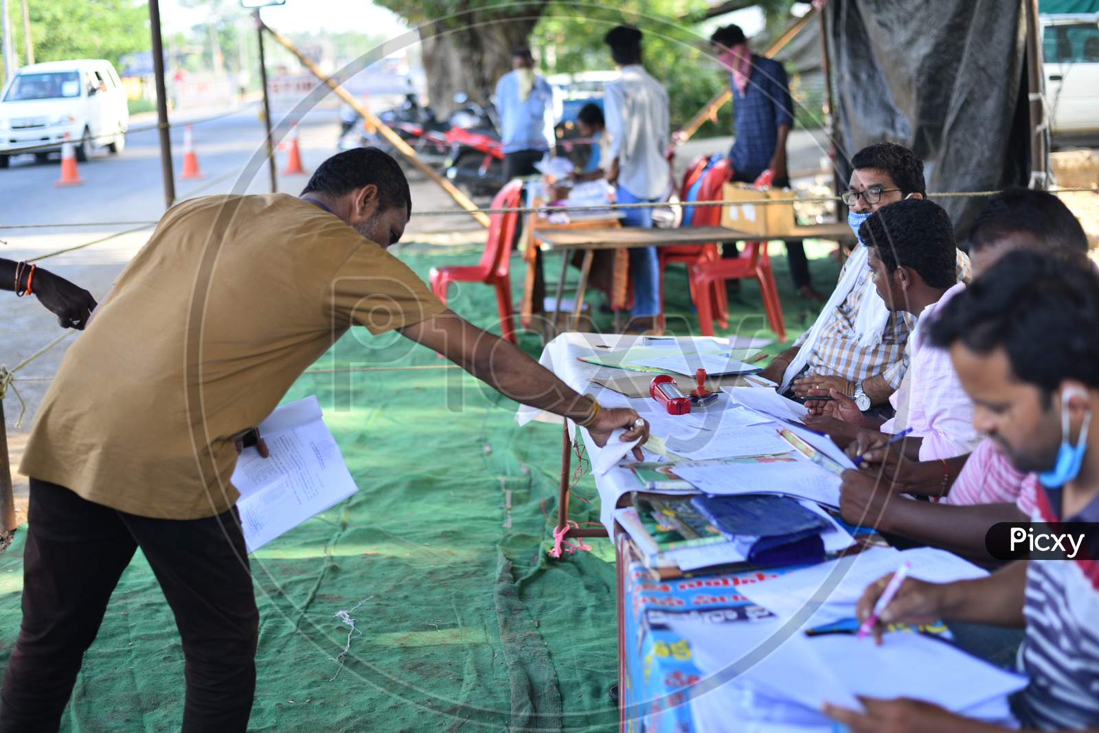 Migrant workers get their permission from Local Authorities of Aswaraopeta To Cross Telangana - Andhra Pradesh Border During Nationwide Lockdown Amidst Coronavirus Or COVID-19 Pandemic In Aswaraopeta, Telangana