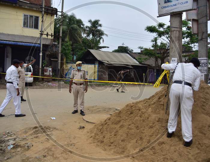 Security Personnel Ask Shopkeepers To Close Their Shops at a Containment Zone near Barbazar Area, Nagaon