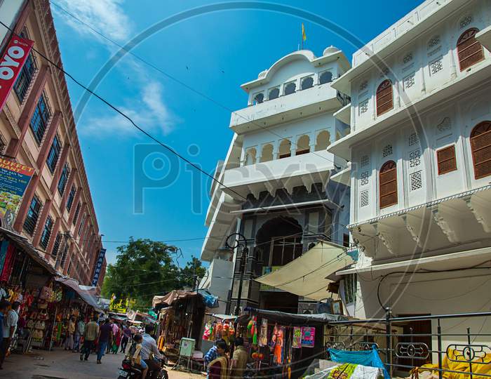 Pushkar, Rajasthan, India - Oct 6, 2019: Street Market Of And Traditional Houses Outdoors With People Walking, Against Blue Sky.