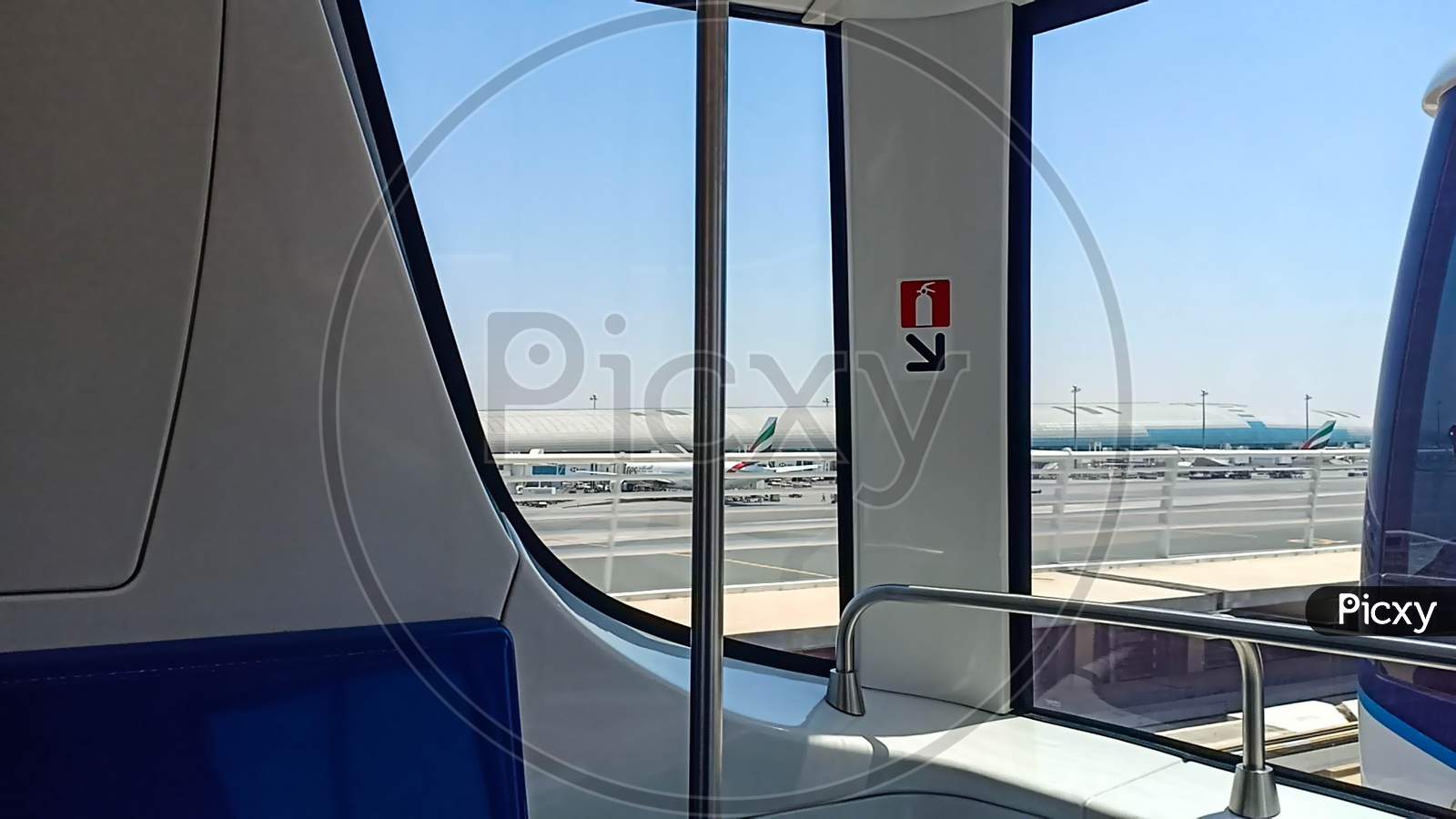 Dubai airport metro