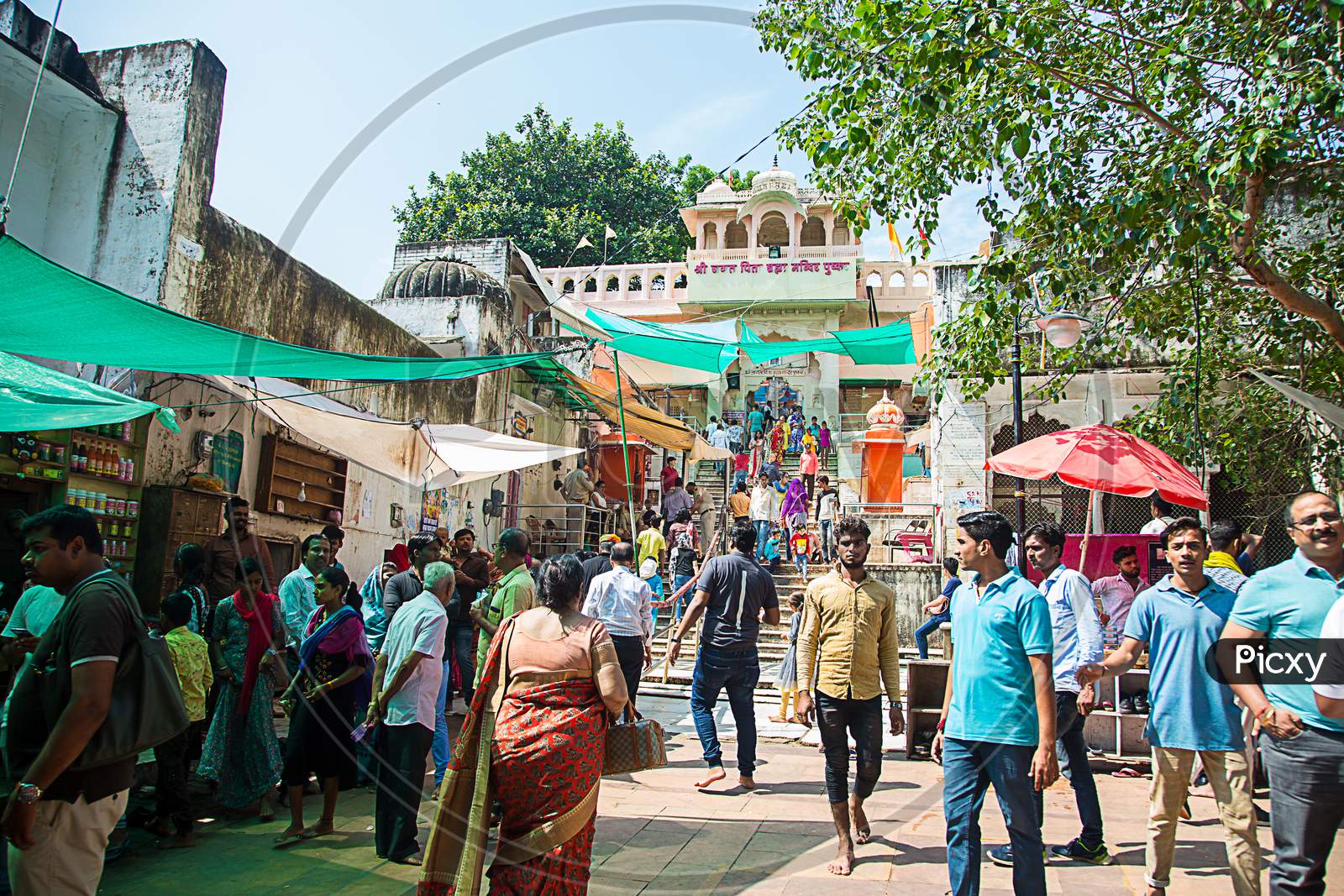 Pushkar, Rajasthan, India - November 14, 2019: Street View With Of Jagatpita Brahma Mandir Is A Hindu Temple Situated At Pushkar In The Indian State Of Rajasthan, Crowd Walking All Round The Temple.