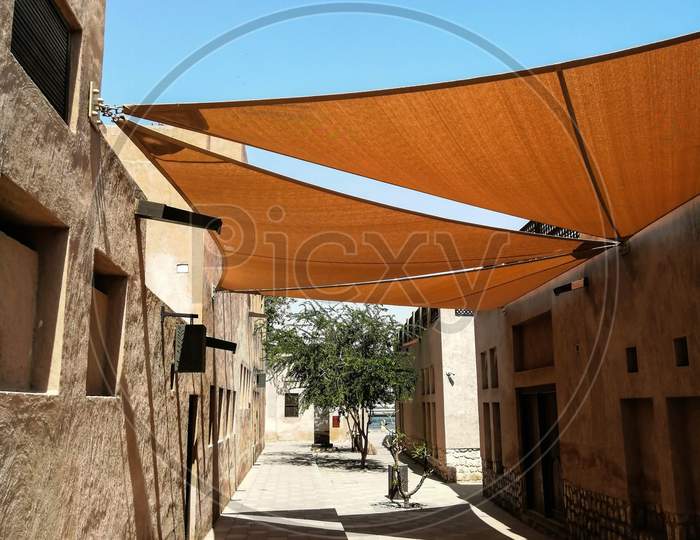 Tent roof curtain