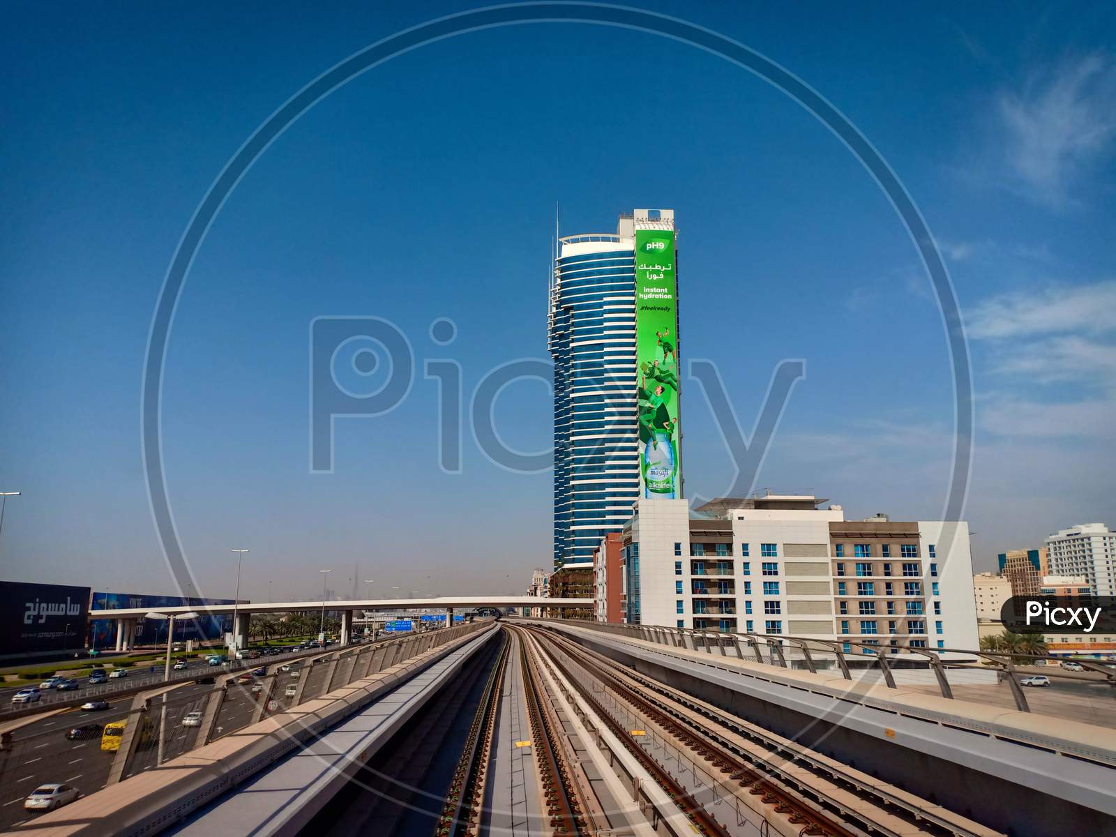 Dubai airport metro