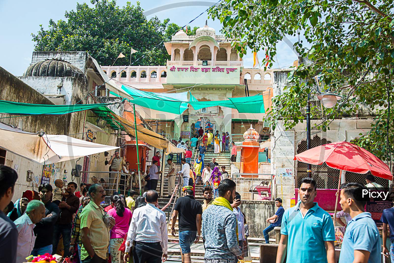 Pushkar, Rajasthan, India - November 14, 2019: Street View With Of Jagatpita Brahma Mandir Is A Hindu Temple Situated At Pushkar In The Indian State Of Rajasthan, Crowd Walking All Round The Street And Temple.