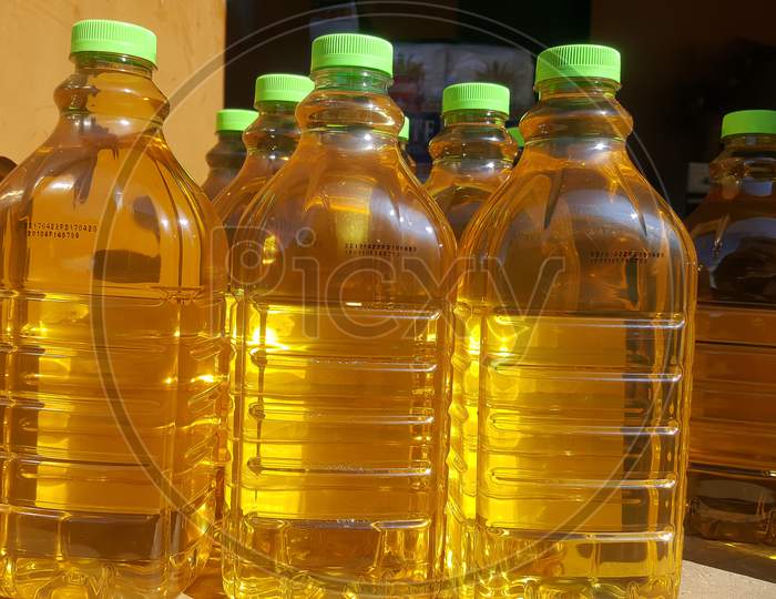 A Clear Cooking Oil Bottles