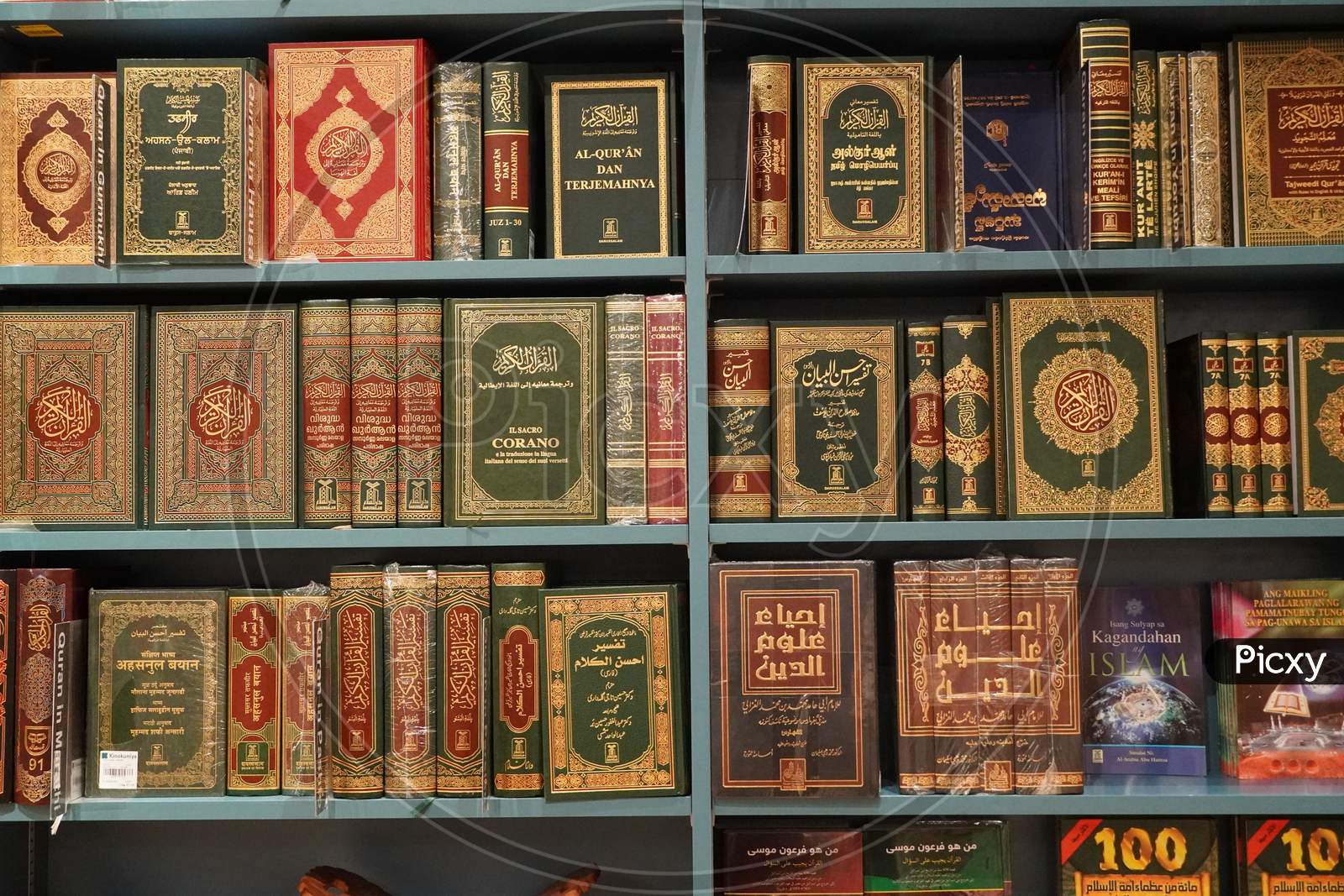 Stack Of Quran On The Shelf. Quran Religious Book Stacked In Shelf For Sale. Available In Various Languages In A Book Store. Islamic Books For Sale, Arabic Religion. Dubai Uae 7 December 2019
