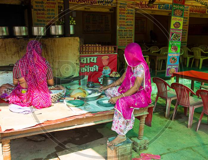Jaipur, Rajasthan, India - June 18Th, 2019: Indian Woman In Veil Flattening Dough Holds Rolling Pin, Preparation Of Chapati Brown Bread, Self-Employed Cook And Women Empowerment Concept