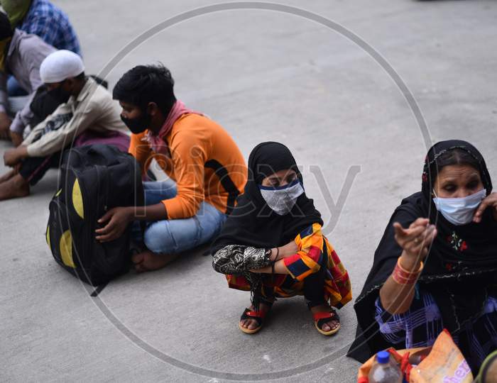 Migrant Workers from Bihar, Jharkhand and UP register themselves for a Shramik Special Train with the help of Cyberabad Police, Hyderabad, May 19,2020