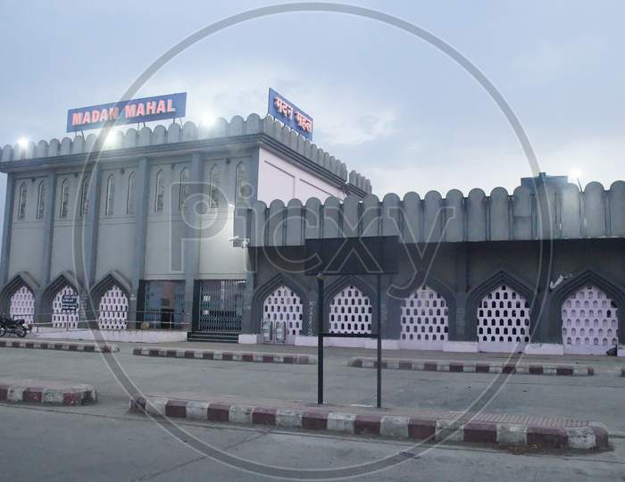 Madhya Pradesh's first Pink Railway Station- Madan Mahal