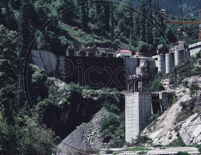 construction of dam on mountain