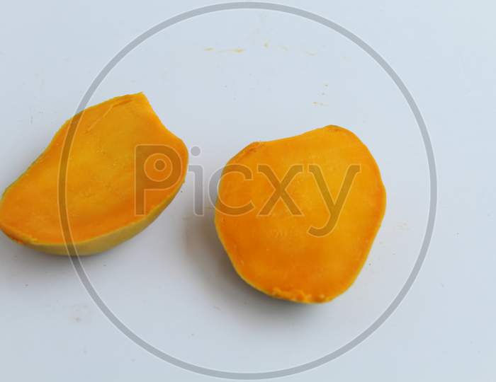 juicy mango sliced into half