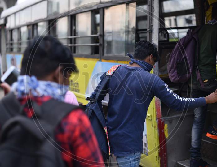 Migrant Workers from Bihar board a bus after registering from Cyberabad Police to get onto a Shramik Special Train during ongoing Nationwide Lockdown amid Coronavirus Pandemic, Kukatpally,Hyderabad, May 19,2020.