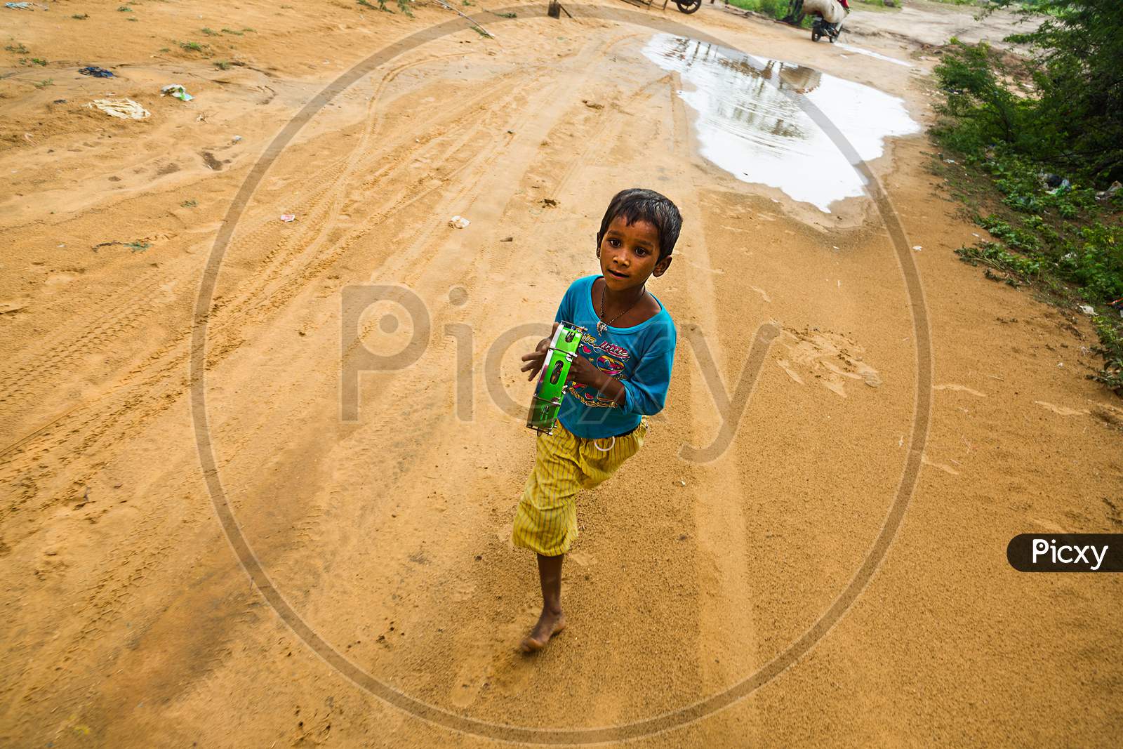 Hyderabad, India - June 18Th, 2019: Poor Helpless Beggar Boy Running And Begs For Food And Money From Tourist, Poverty Is A Major Issue In India.