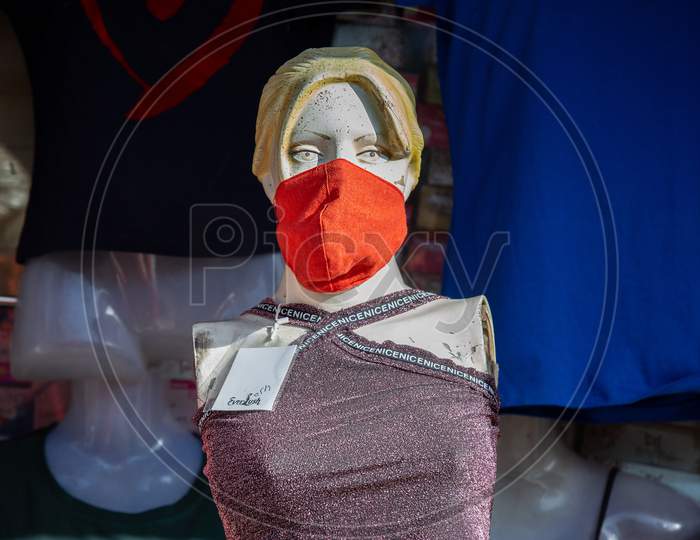 Jodhpur, Rajasthan, India - May 20 2020: Female Mannequin With Mask On Face. Shops Are Reopening After Lock Down Restrictions Due To The Covid-19 Pandemic, Back To Normal Life With Few Safety Measure.