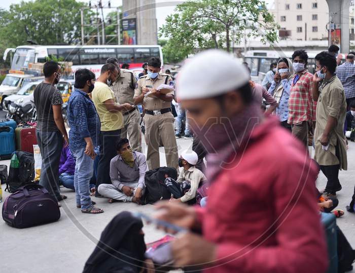Cyberabad Police register details of Migrant workers to send them to their native states through Shramik Special Trains during the ongoing lockdown amid coronavirus pandemic, May 19,2020
