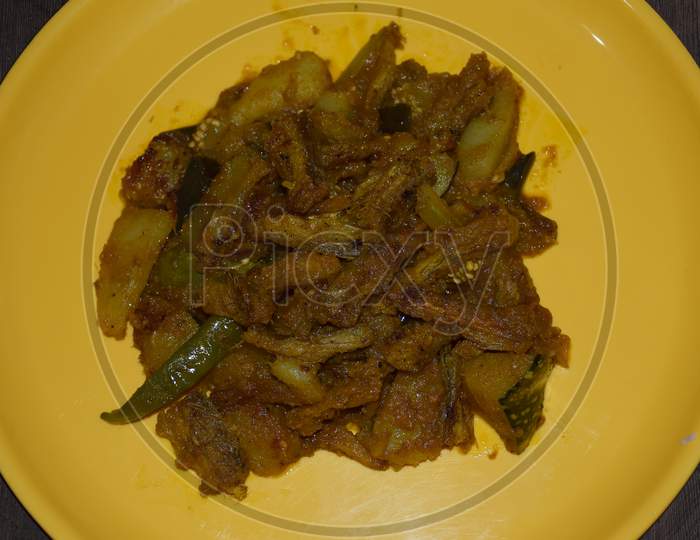 Bengali Dry Fish Curry (Shutki Maach)