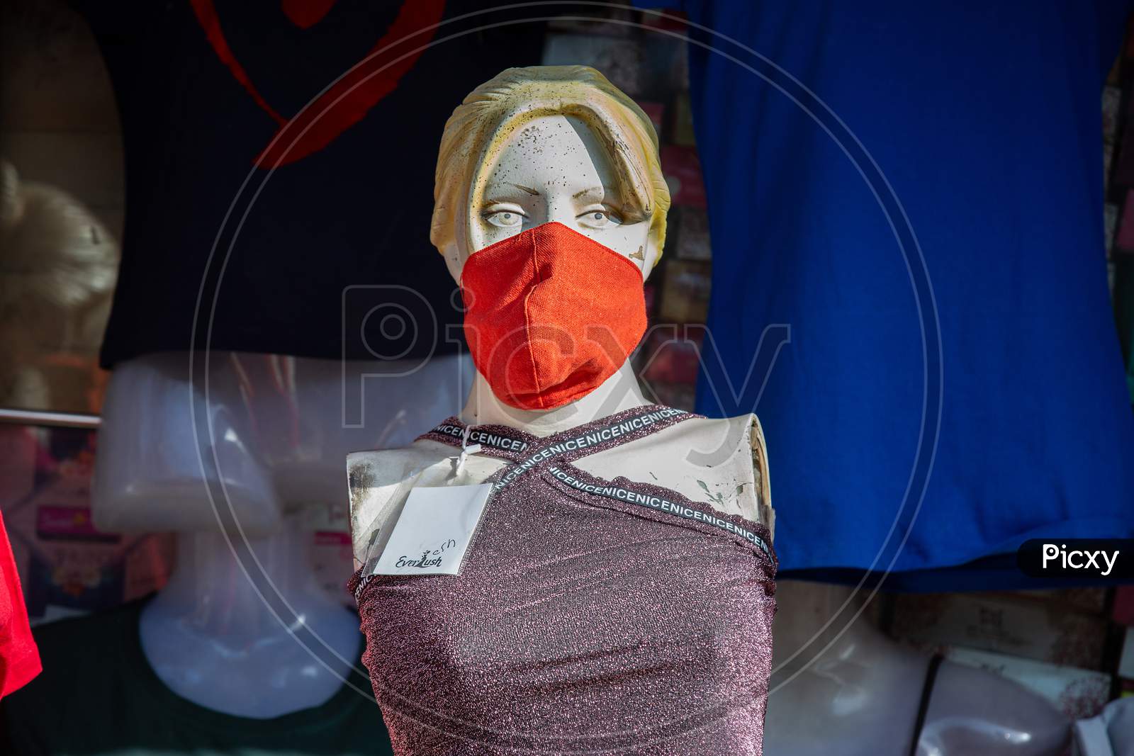 Jodhpur, Rajasthan, India - May 20 2020: Female Mannequin With Mask On Face. Shops Are Reopening After Lock Down Restrictions Due To The Covid-19 Pandemic, Back To Normal Life With Few Safety Measure.