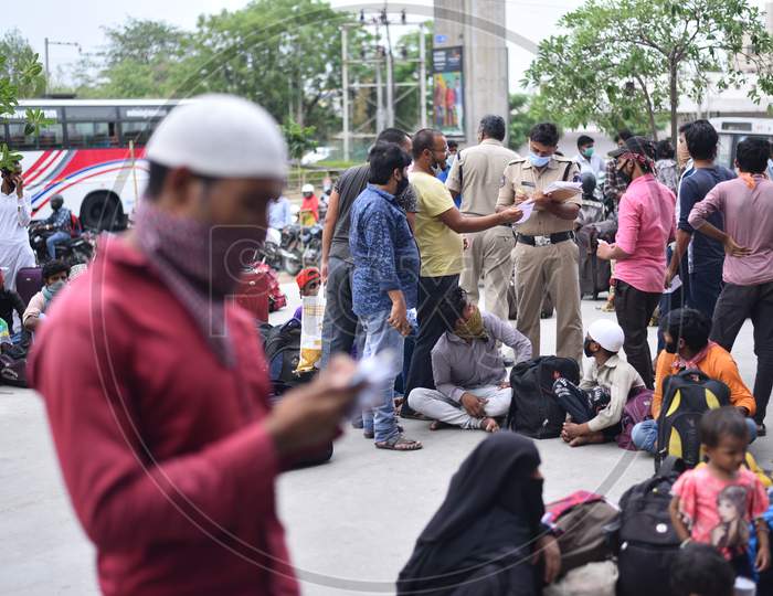 Migrant Workers from Bihar, Jharkhand and UP register themselves for a Shramik Special Train with the help of Cyberabad Police, Hyderabad, May 19,2020