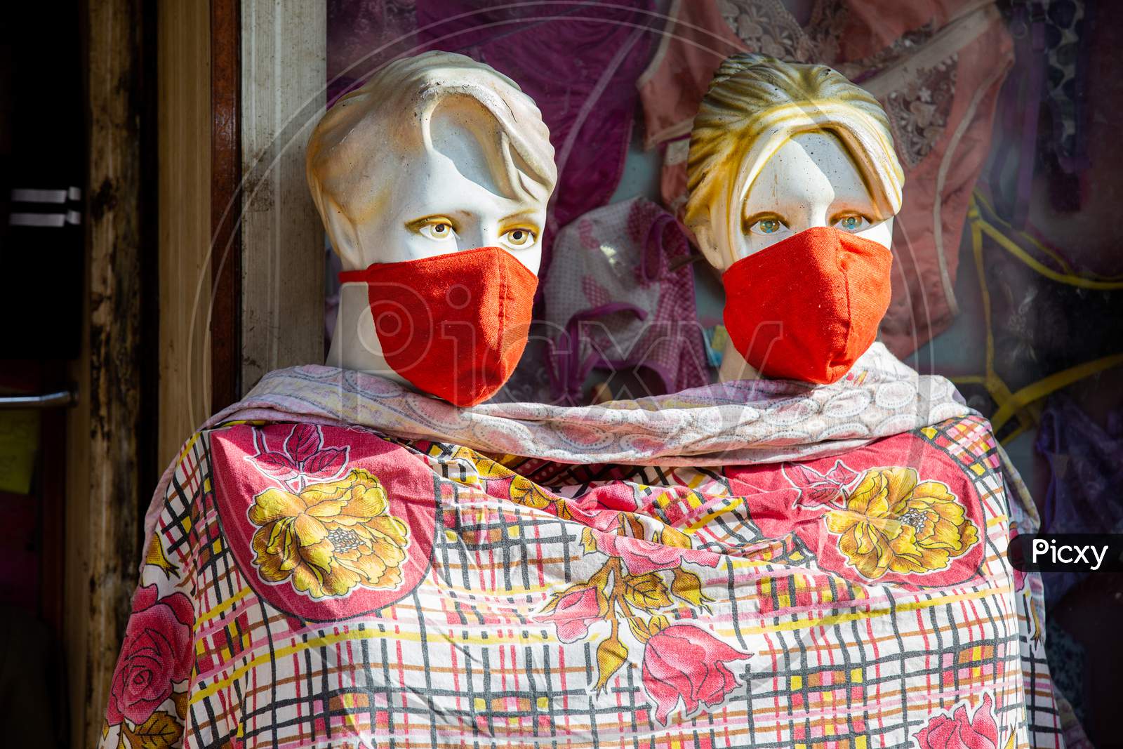 Two Female Mannequins With Mask On Face. Shops Are Reopening After Lock Down Restrictions Due To The Covid-19 Pandemic, Back To Normal Life With Few Safety Measure.