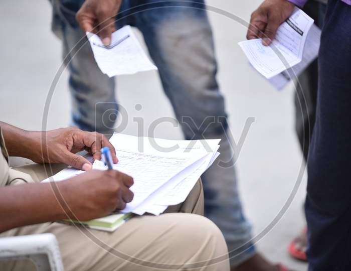 Migrant Workers get themselves registered for the boarding of Shramik Special Trains that ferry them from Secunderabad Railway station to their respective Districts in Jharkhand, Bihar and Uttar Pradesh, Hyderabad, May 19,2020