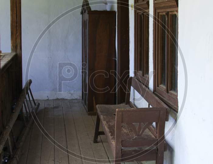 Traditional Old House Terrace Wooden Furniture