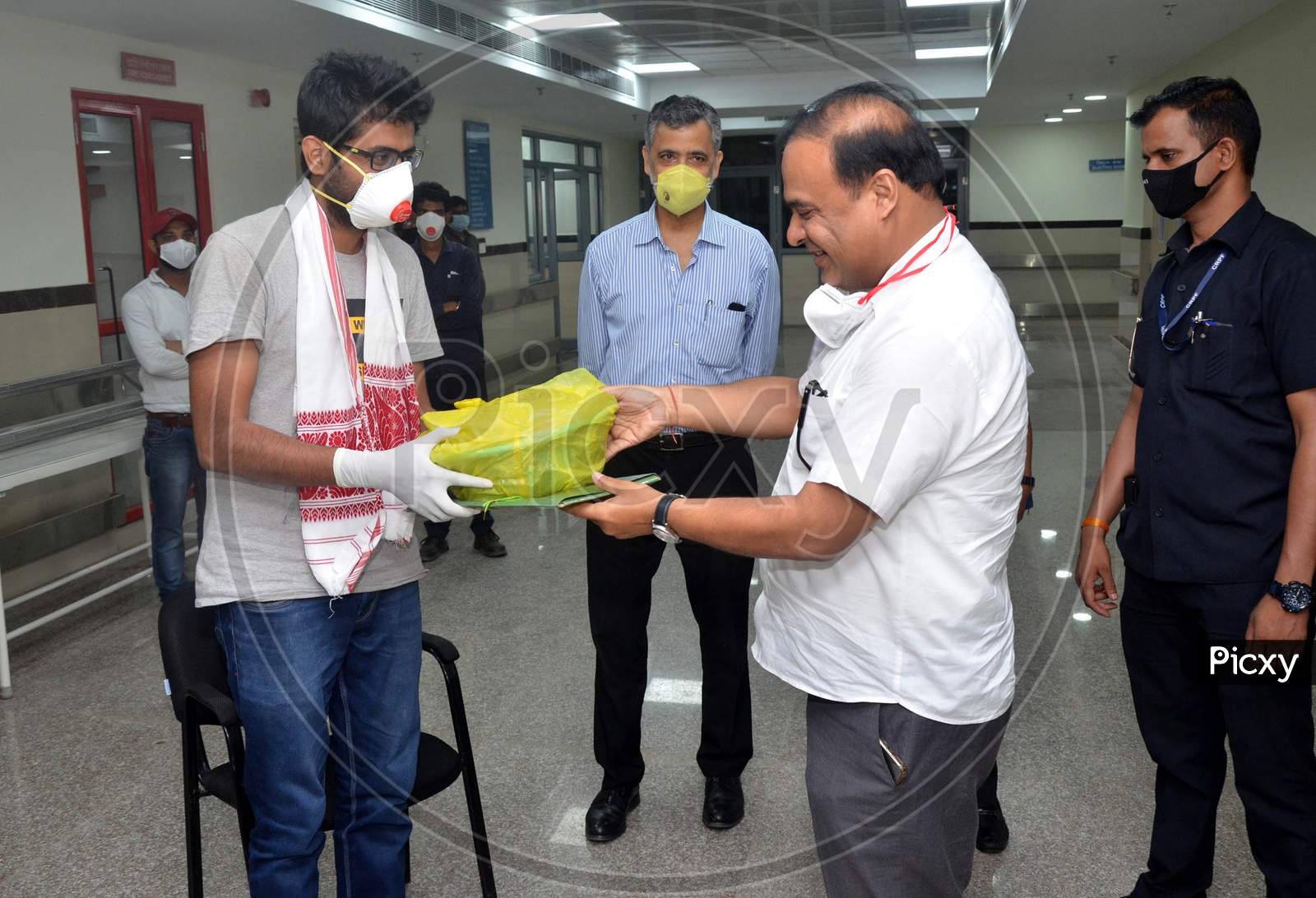 Assam Health And Family Welfare Minister Himanta Biswa Sarma Felicitates And Discharges Dr. Lithikesh Das, A Post-Graduate Student Of Gmch Who Got Recovered From Covid-19, At Gauhati Medical College And Hospital (Gmch), In Guwahati On Wednesday, May 20, 2020.