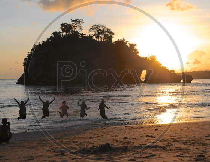 Sunset At Crystal Bay Beach On Nusa Penida