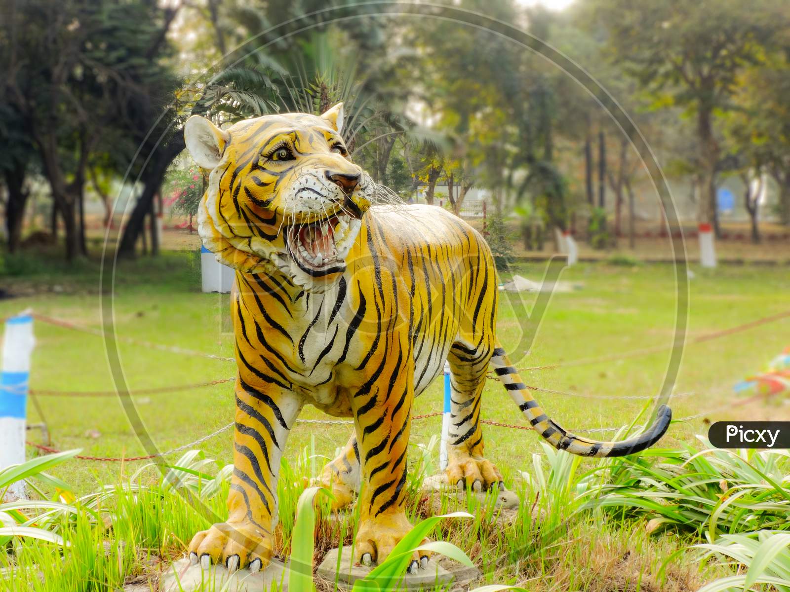 Siberial tiger big cats animal sculpture model background wallpaper