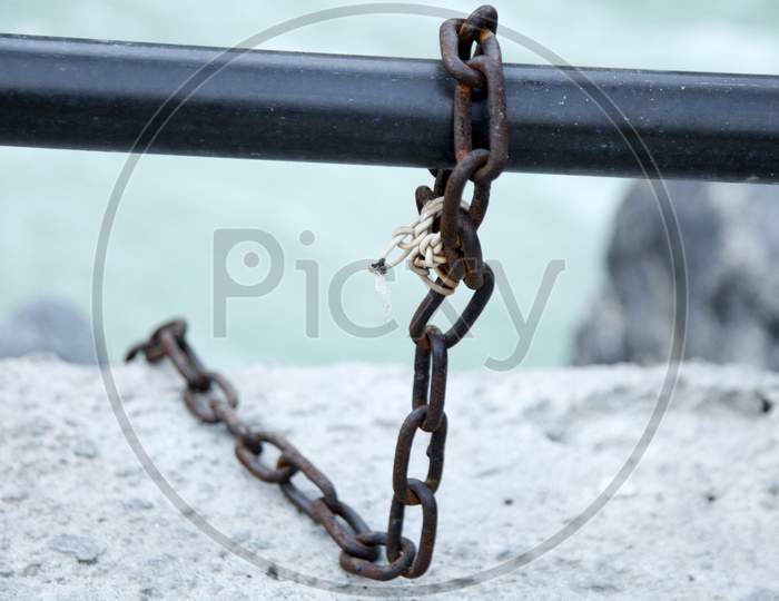 Selective Focus on a Chain