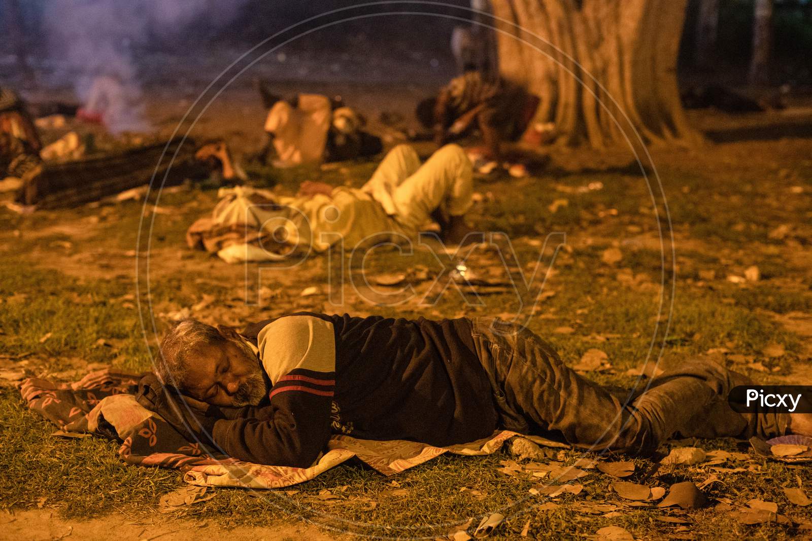 A Homeless Man Wears A Protective Facemask As He Lies Along The Bank Of River Yamuna During A Government Imposed Nationwide Lockdown As A Preventive Measure Against The Covid-19 Corona Virus In New Delhi, India, On April 9, 2020.
