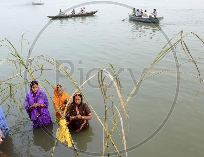 chaath puja festival and colourful devotees