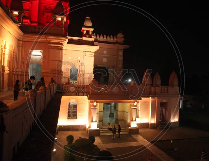 Kashi vishwanath temple in varanasi