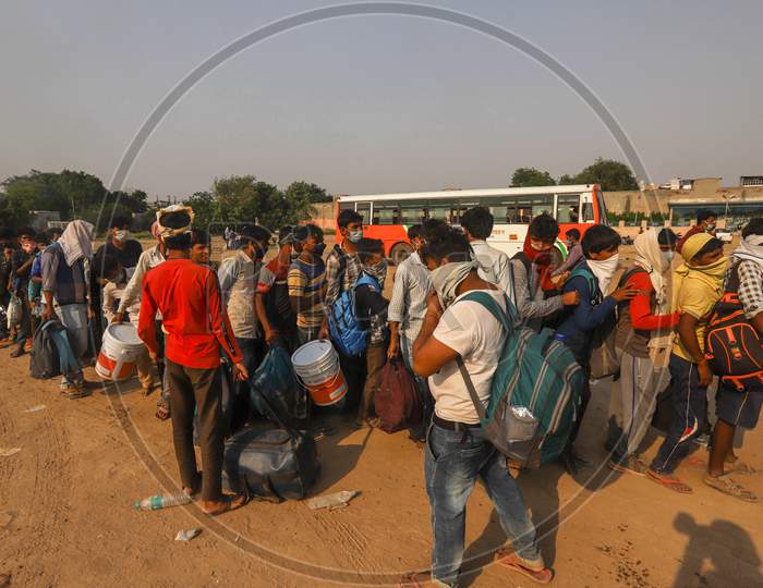 Migrant Workers Waiting To  Board A Bus, After The Government Eased A Nationwide Lockdown, At Gaziabad, On May 18, 2020 In New Delhi, India.