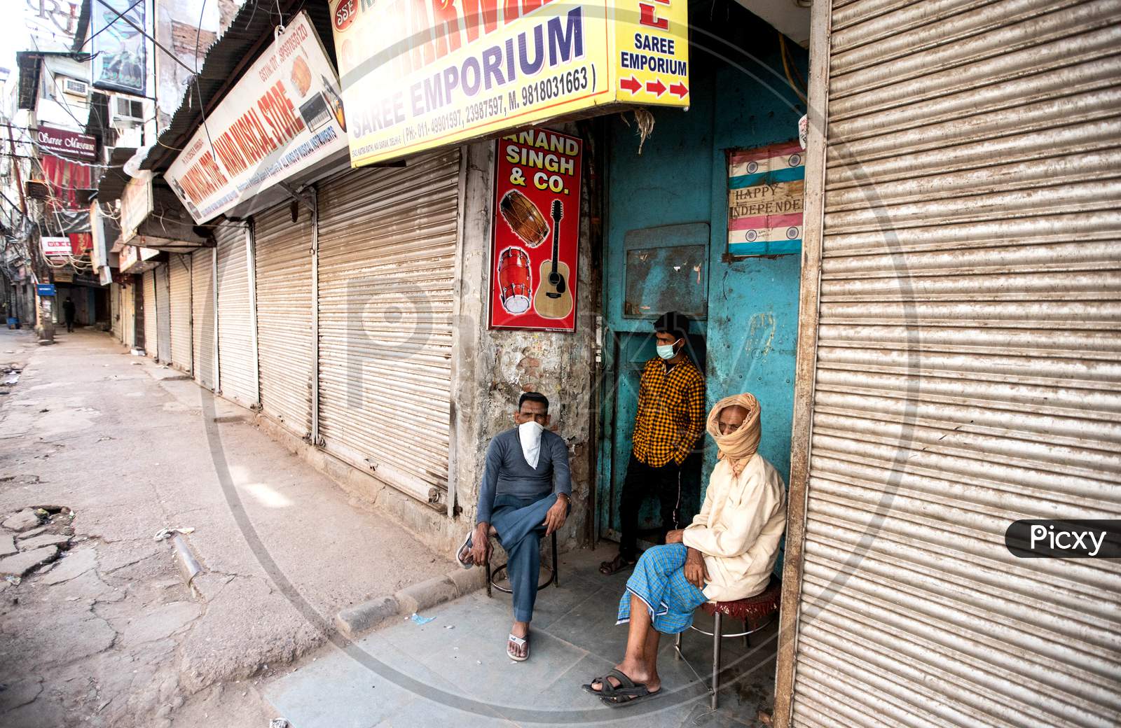 Migrant Daily Wage Workers Take Rest In Front Of The Closed Shops During Nationwide Lockdown To Curb The Spread Of Coronavirus,  On April 4, 2020 In New Delhi, India