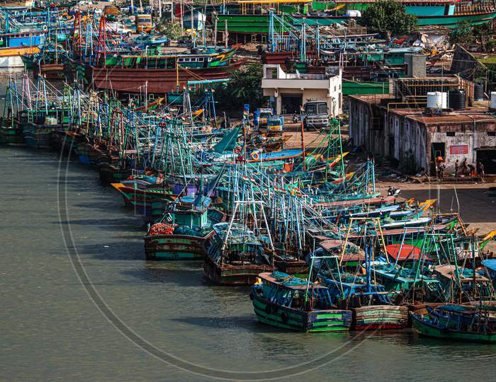 Fishing vessels in Tamilnadu, Nagapattinam. Which has one of the largest fishing fleets in the Tamilnadu. The fishery is mainly concentrated on the catch of mussels, oysters, shrimp and flatfish in the bay of Bengal Sea