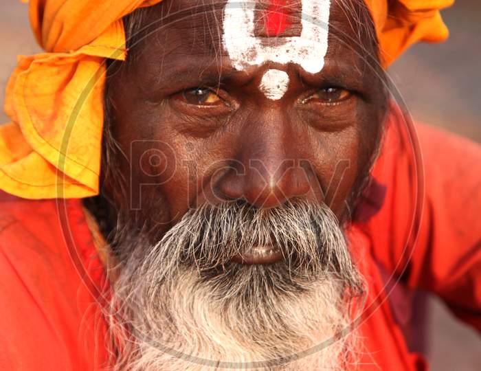 Indian Baba, Swami, Sadhu, Holyman, Saddhu in front of temple in Haridwar, Uttrakhand, India (Photo Copyright © by Saji Maramon)