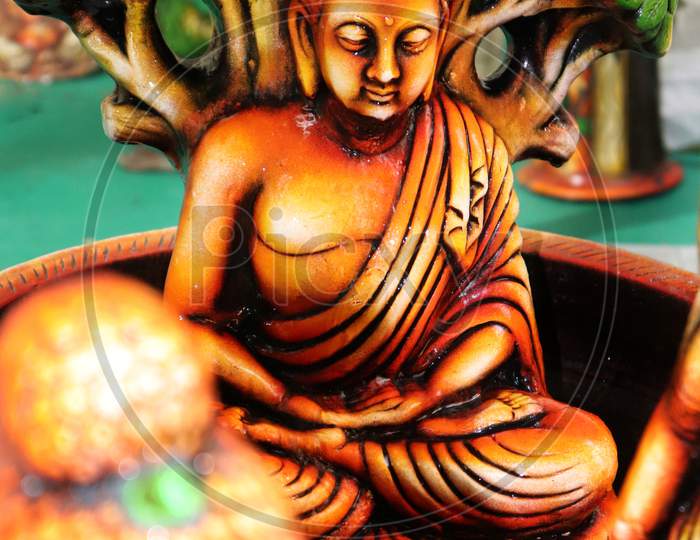 Statue of meditating lord budha