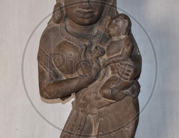 Gwalior, Madhya Pradesh/India - March 15, 2020 : Sculpture Of Mother-Child