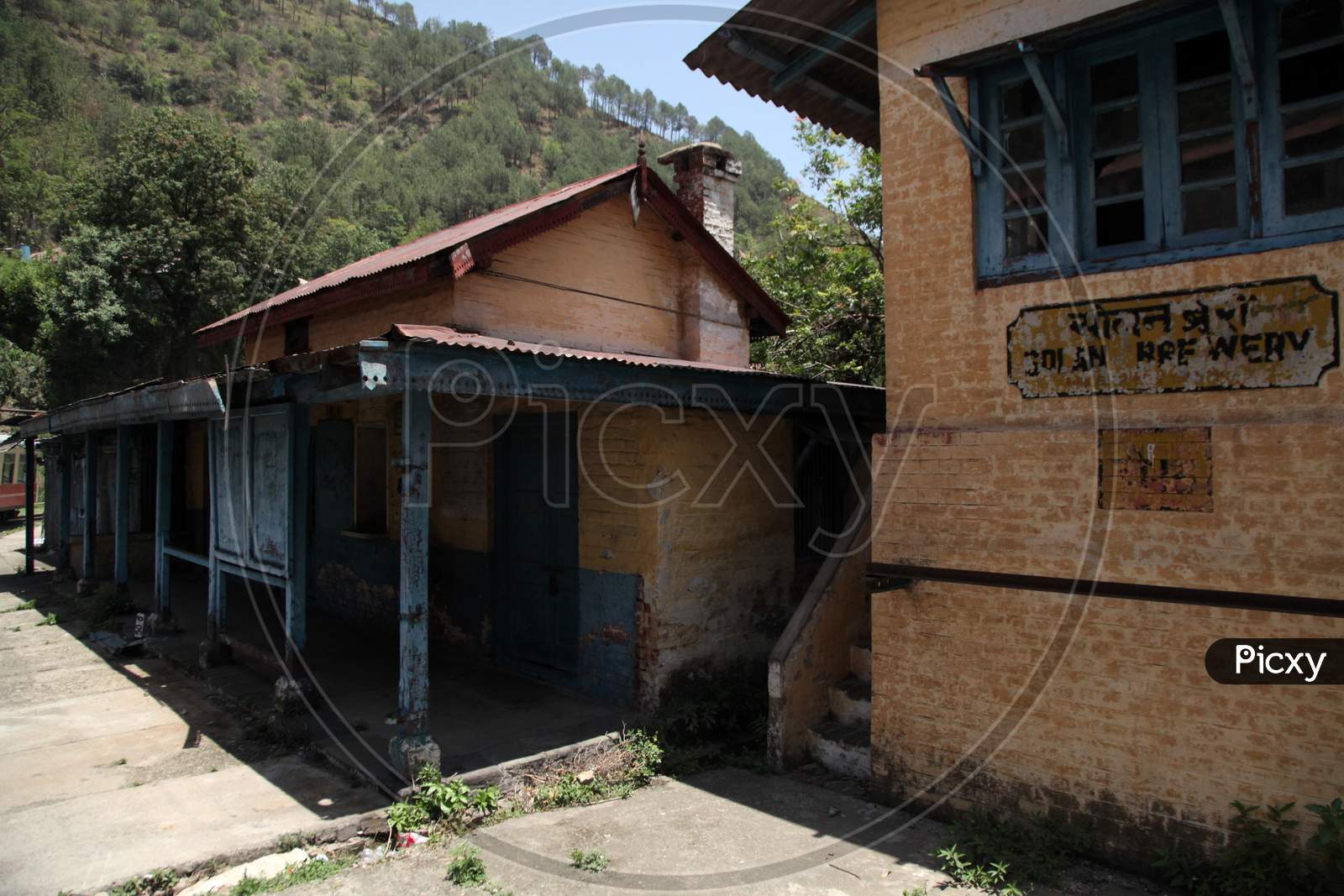 Houses in Kumarhatti, Himachal Pradesh