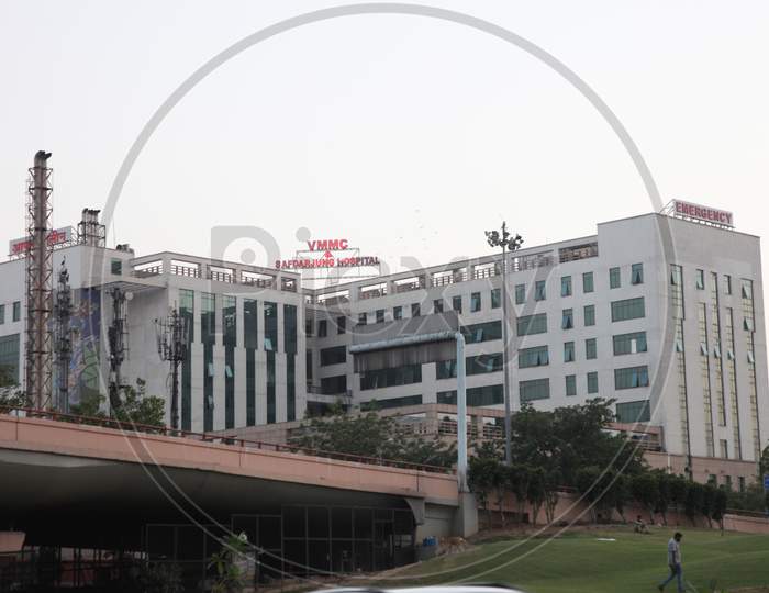 Vardhman Mahavir Medical College and Safdarjung Hospital Building