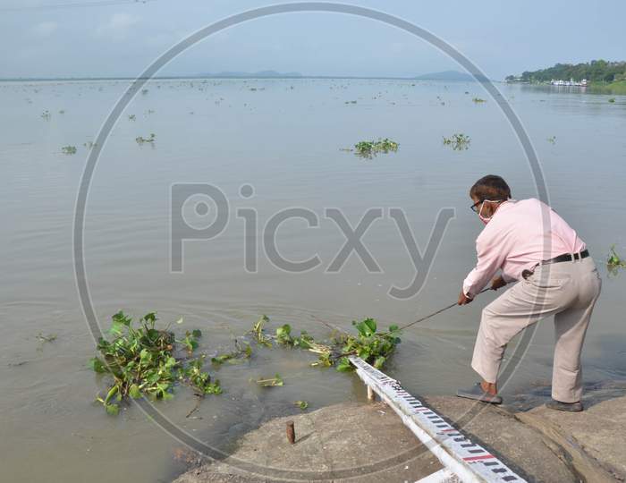 An Employee Of The Central Water Commission (Cwc) Measures The Water Level Of The River Brahmaputra Due To Rainfall Over The State of  Guwahati On Saturday, May 23, 2020.