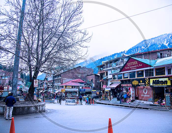 Manali , Himachal Pradsh, India, January 21, 2019: View Of Mall Road Street Market With Smow Mountains In The Background - Image