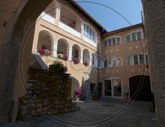 Caslano Village Center Courtyard
